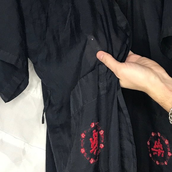 Vintage Embroidered Silk blend kimono robe. - Picture 4 of 11